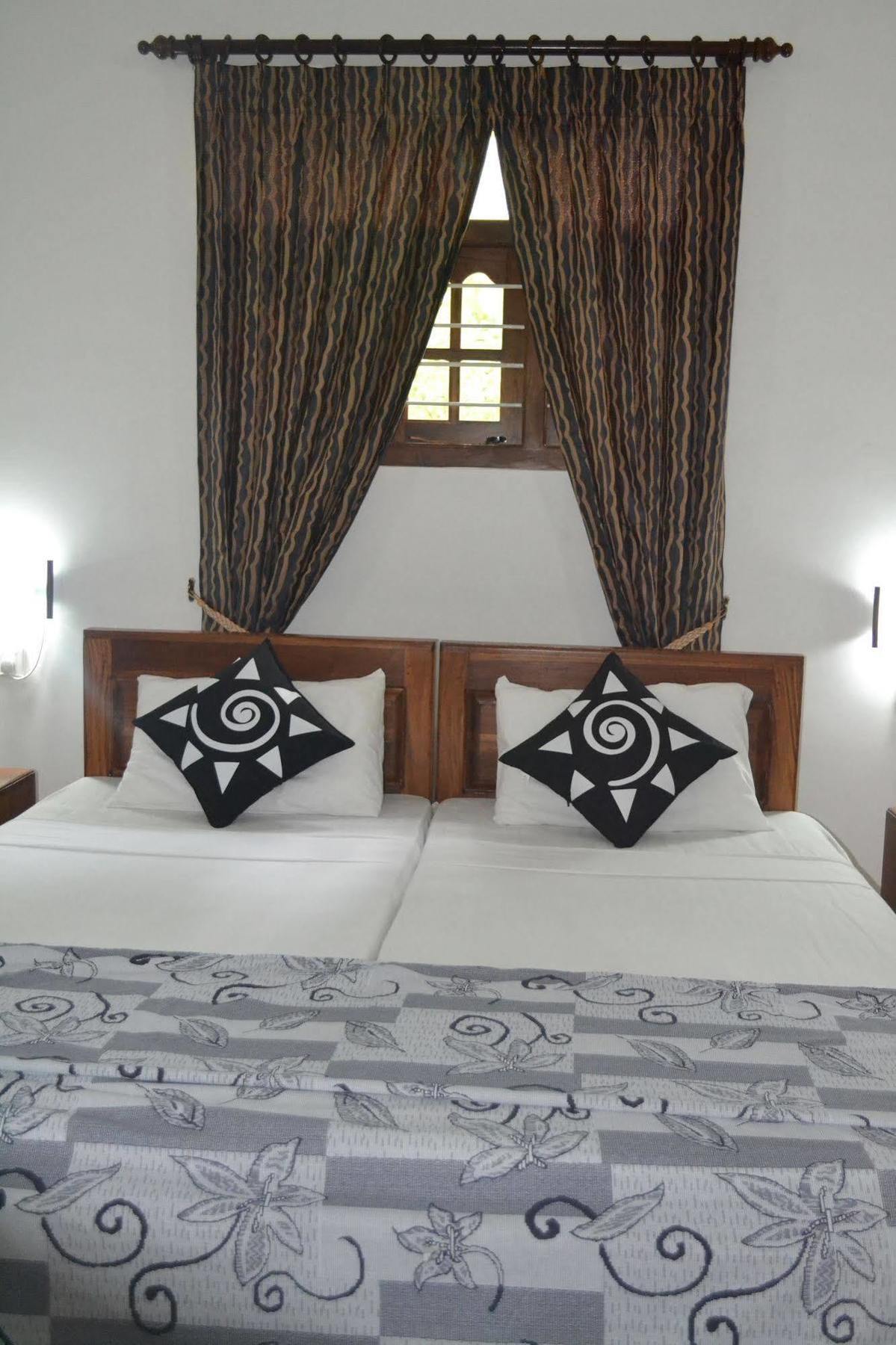 Sigiri Holiday Inn Inamaluwa Exterior foto